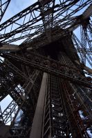 Abendspaziergang Paris - Aufstieg auf den Eiffelturm über die Treppen bis zur 2. Etage (115 Meter) - 704 Treppenstufen hinauf und herunter