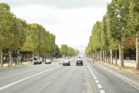 Disneyland Paris - Avenue des Champs-Élysées - Blickrichtung Arc de Triomphe