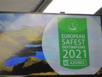 Werbung und tolles Aushängeschild der Azoren am Flughafen