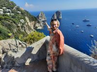 Insel Capri - Capri-Zentrum (Ausblick vom Augustusgarten - Faraglioni-Felsen)