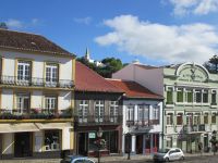 Angra do Heroismo: Hauptstraße mit Obelisk
