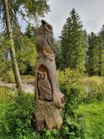 Holzkunst am Wanderweg in Achenkirch
