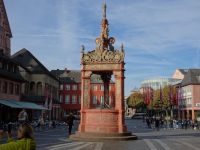 Mainz - Renaissancebrunnen auf dem Marktplatz
