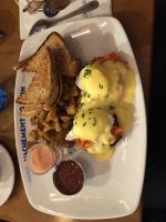 Ei Benedict im Verrueckten Schweinchen Restaurant