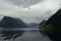 Mit der Fähre über den Hjørundfjord geht es von Leknes nach Sæbø