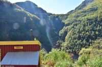 Fahrt mit der Flåmsbane - der steilsten Eisenbahnstrecke der Welt (ohne Hilfsmittel) - oberhalb des Rallarvegen liegt der Bahnhof Myrdal