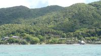 Katamaranausflug La Digue, Blick auf Coco de Mer Hotel