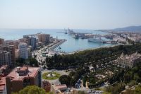 Málaga Hafen, rechts Málagas Rathaus