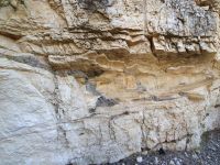 Gargano, Wanderung zur Vignanotica Bucht, Feuersteineinlagerungen im Kalkgestein