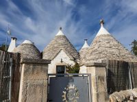 Wanderung im Itratal auf dem Aquäduktweg, Trulli Anwesen
