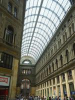 Galleria Umberto in Neapel mit einem riesigen Glasdach