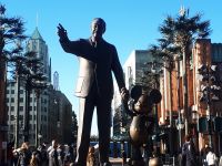 Walt Disney Studios Park, Walt Disney Statue mit Mickeymouse