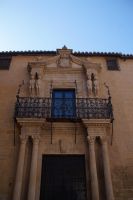 Die Nackedeis in dem Portal sollen christianisierte und heidnische Indios darstellen - die einen bedecken sich die Scham, die anderen strecken die Zunge heraus