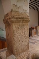 Im Moscheehof der Magdalenenkriche Jaén verbauter römischer Inschriftenstein