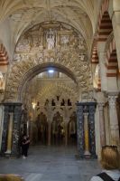 Stilmix aus andalsuischen Hufeisenbögen spätgotischen Decken und Renaissance-Verzierungen