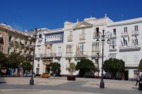 Cádiz: Plaza de San Antonio - das Winterwohnzimmer der Gaditanos (Cádiz < Qâdis < Gades < Gadir)