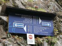 Ein Wegweiser in der Breitachklamm