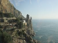 Amalfiküste: Vom Wind geformte Fels-Madonna