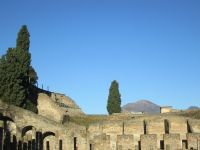 Pompeji: Theater mit Vesuv