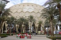 EXPO 2020 - Weihnachtsschmuck vor dem Al Wasl Dome