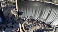 EXPO - Ausblick vom Garden in the Sky zum Wasserfall
