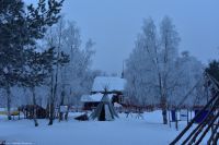 Nutti Sami Siida - Jukkasjärvi - Rentier mit traditionellem Lavvu (Zelt)