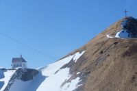 Eine kleine Kirche neben dem Pilatus