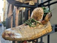 Ausstellungsstück entlang der Via dei Coronari