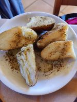 Mit Oregano überbackene Kartoffeln