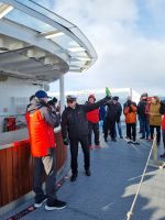 Polarkreis-Zeremonie mit Lebertran... 