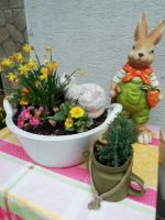 Osterschmuck vor dem Hotel 