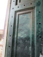 Forum Romanum: Original Bronzetüren zum Tempel des Romulus