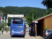 Vor dem Solnhofener Museum