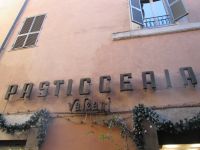 Gaumenschmaus in der Konditorei Valzani im Stadtteil Trastevere