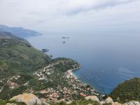 Blick vom Monte San Costanzo zu den Sireneninseln