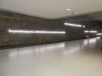 Moderner Zugang zum Louvre