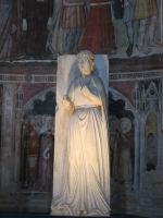 Parma: Taufkapelle, Skulptur des Frühling von Benedetto Antelami