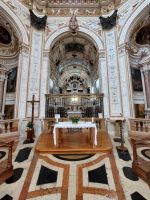 in die 8 eckige Kirche von Riva