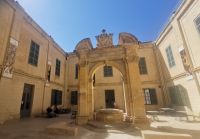 Beeindruckender Innenhof in Valetta