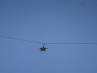 Moustiers-St.-Marie, Stern zwischen zwei Felsgipfeln