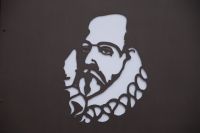 Cervantes auf einem Garagentor