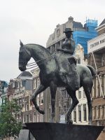 Reiterstatue von Königin Wilhelmina