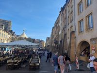 Radreise Frankreich: Loire - Auf dem mittelalterlichen Platz St. Louis in Metz