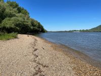Kurze Verschnaufpause am sonnigen Donauufer
