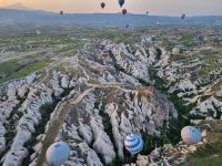 Morgendliche Ballonfahrt über Kappadokien 