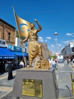 Kayseri - Kadinlar Çarsisi-Skulptur