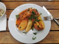 Putengericht in der alten Karawanserei in Bukarest