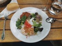 Leckere Vorspeisen aus Auberginen, weißen Bohnen und Paprika, wohl bekomms, Alte Karawanserei Bukarest