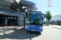 Unser Bus vor dem Hotel am alten Wasserturm