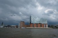 Die Elbphilharmonie vom Wasser
